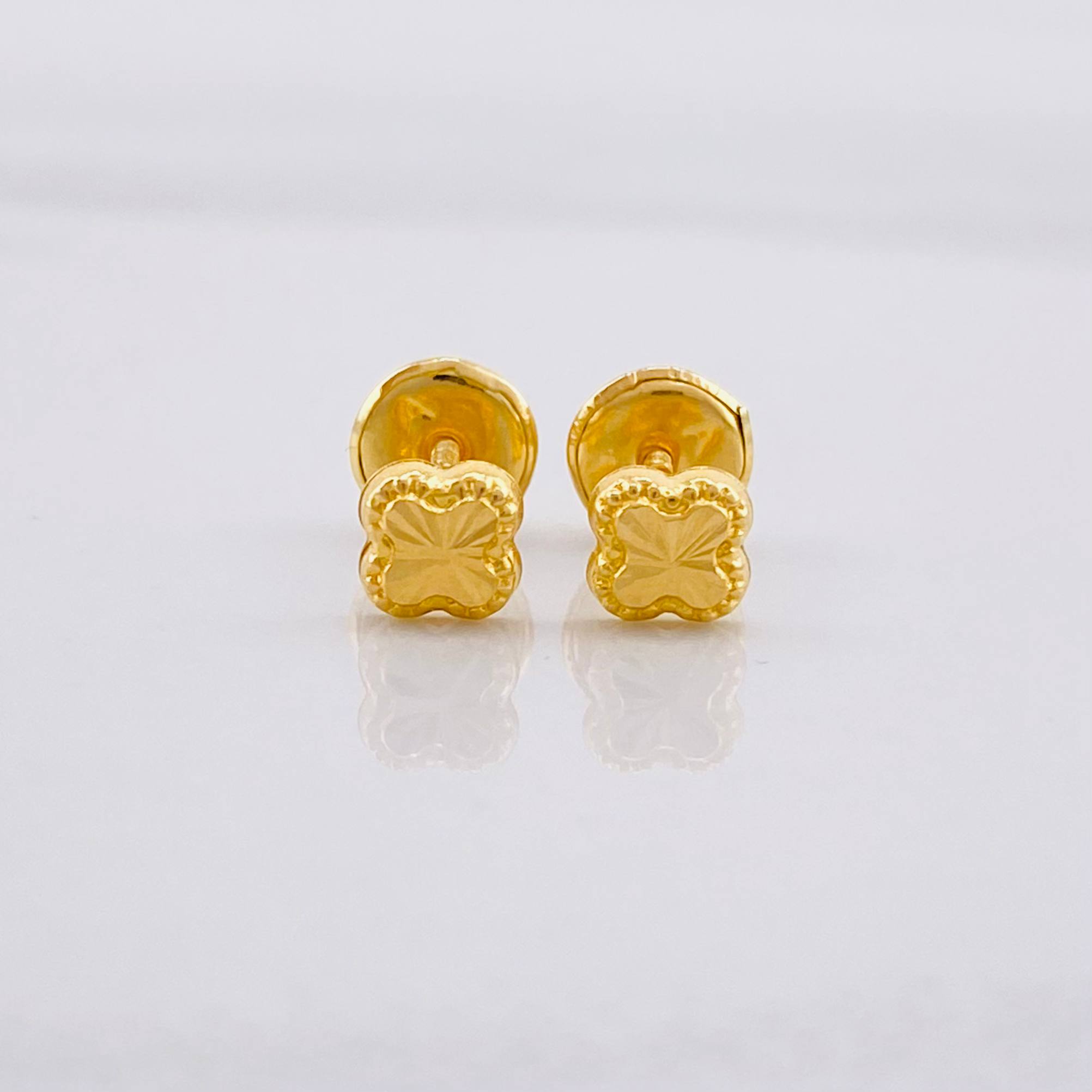 Diamond Cut Clover Stud Earrings 0.4g / in / 4.4mm Yellow Gold 18K
