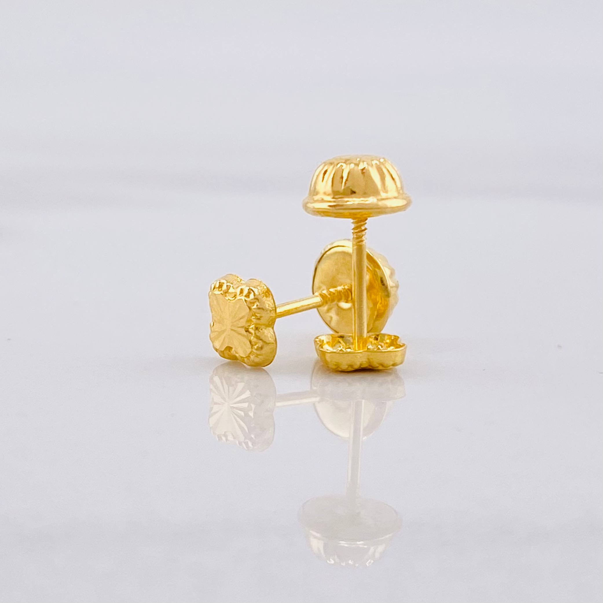 Stud Earrings Clover Diamond Cut 0.4g / in / 4.1mm Yellow Gold 18K