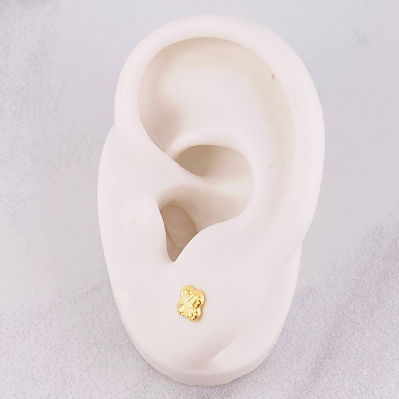 Topos Trébol Diamantado 0.45g / in / 5.2mm Oro Amarillo 18K