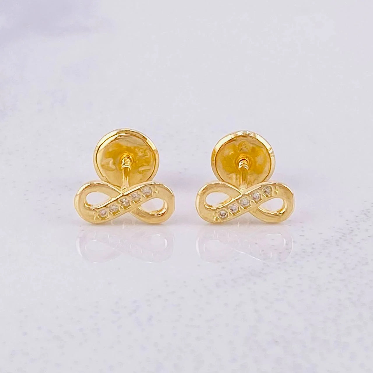 Infinity Stud Earrings 0.75g / in / 3.7mm Yellow Gold 18K