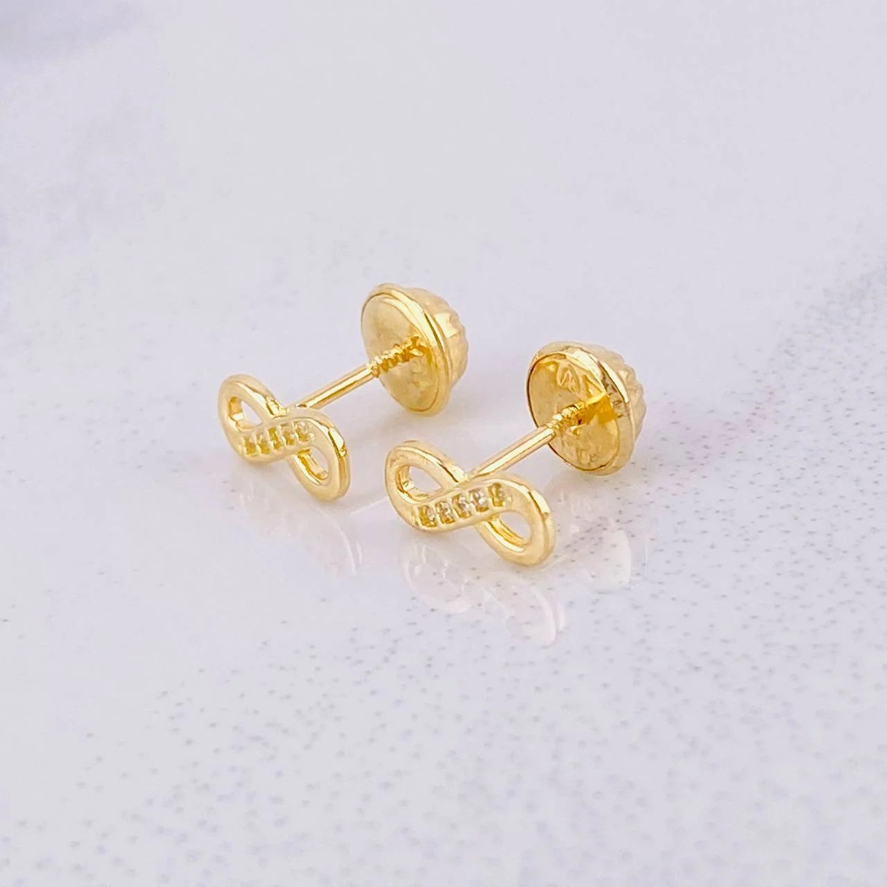 Infinity Stud Earrings 0.75g / in / 3.7mm Yellow Gold 18K