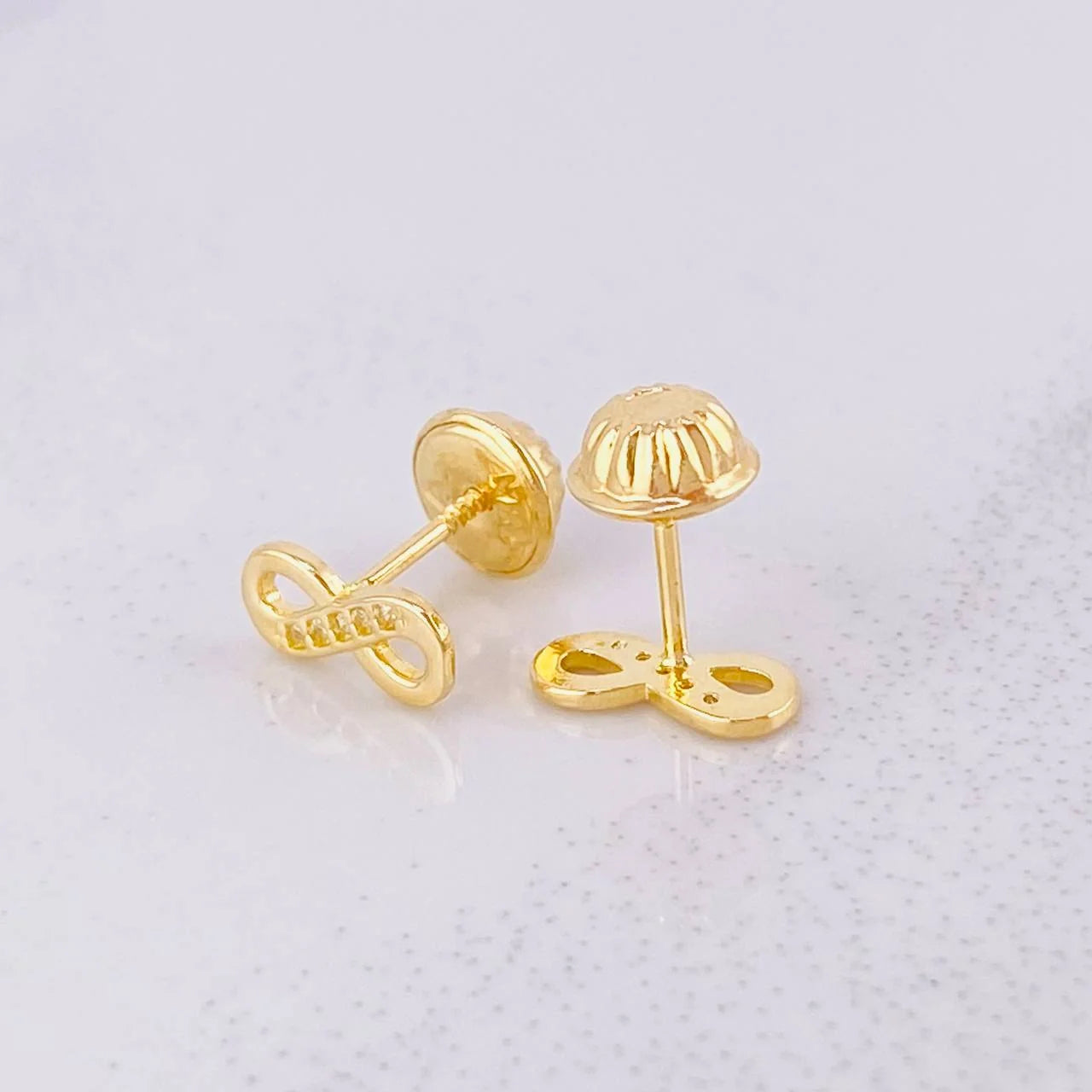 Infinity Stud Earrings 0.75g / in / 3.7mm Yellow Gold 18K