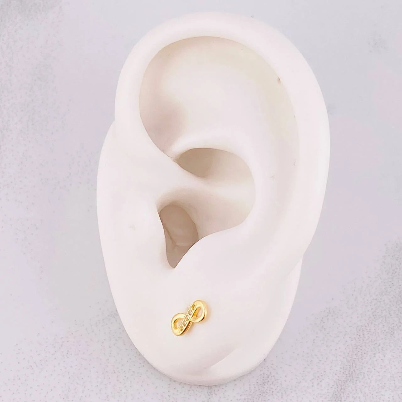 Infinity Stud Earrings 0.75g / in / 3.7mm Yellow Gold 18K