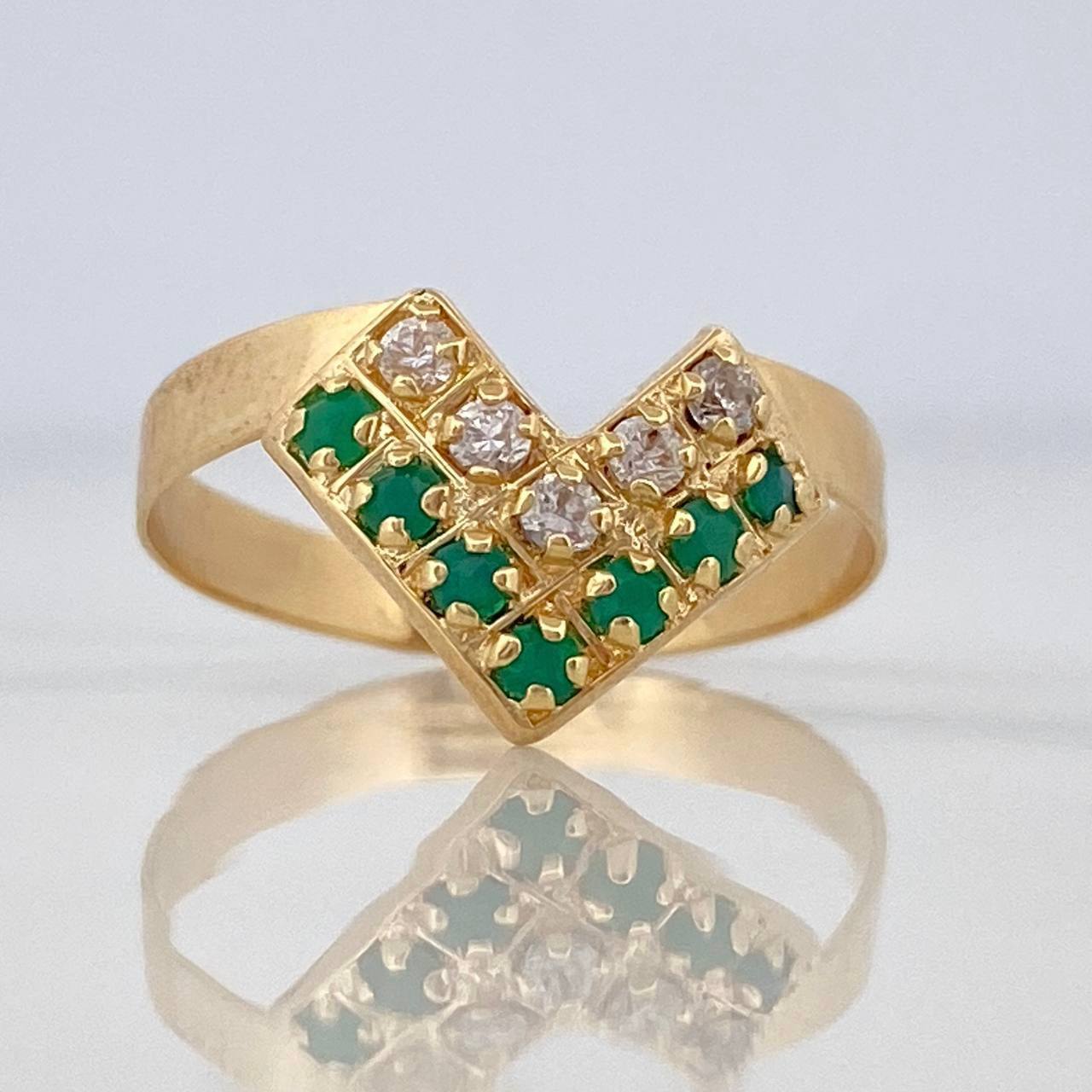 Anillo Forma De V 1.95 g / T7 3/4 Oro Amarillo 18K