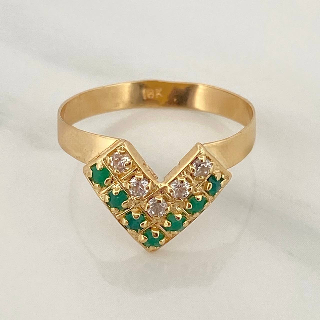 Anillo Forma De V 1.95 g / T7 3/4 Oro Amarillo 18K