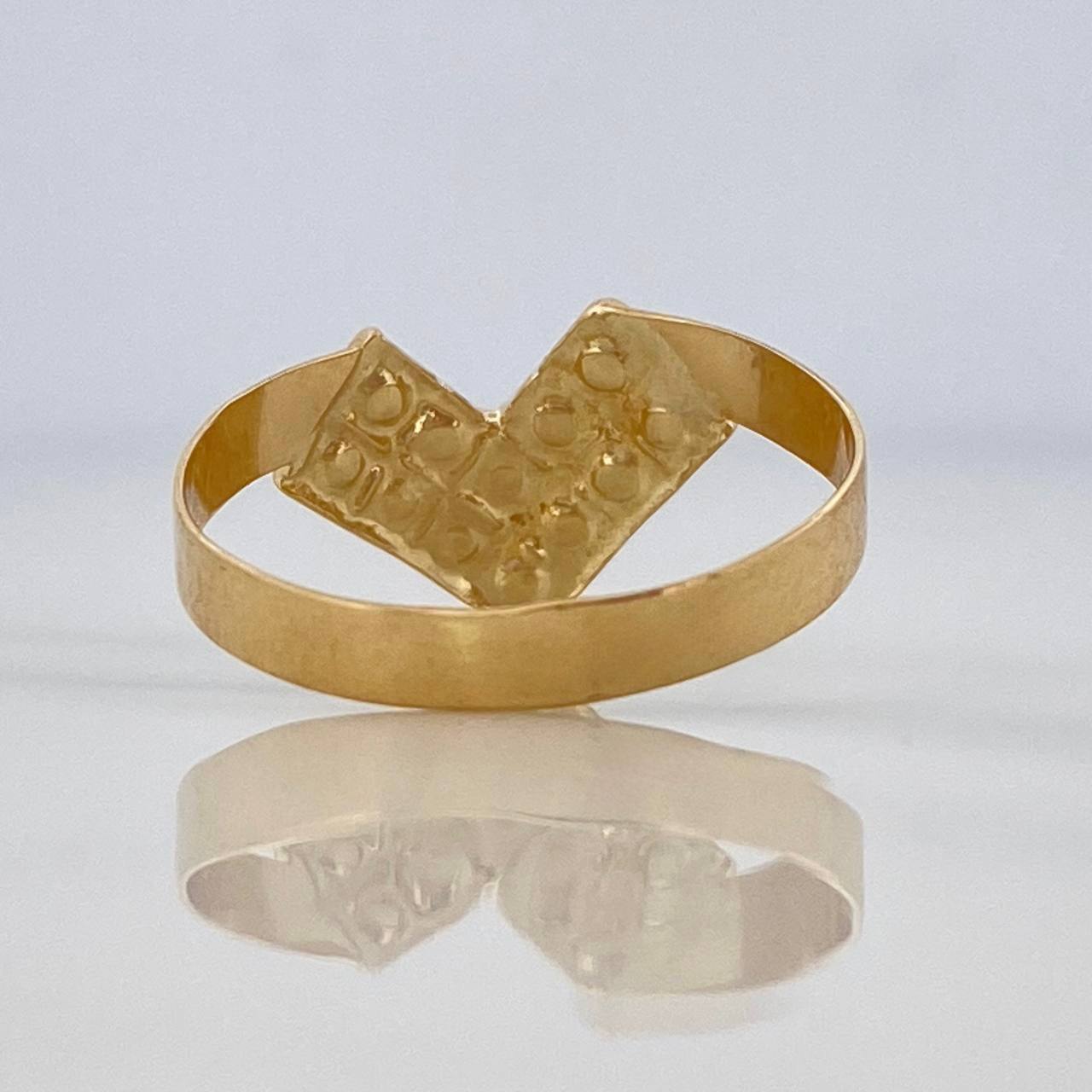 Anillo Forma De V 1.95 g / T7 3/4 Oro Amarillo 18K