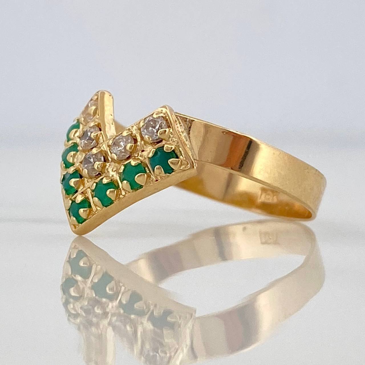 Anillo Forma De V 1.95 g / T7 3/4 Oro Amarillo 18K