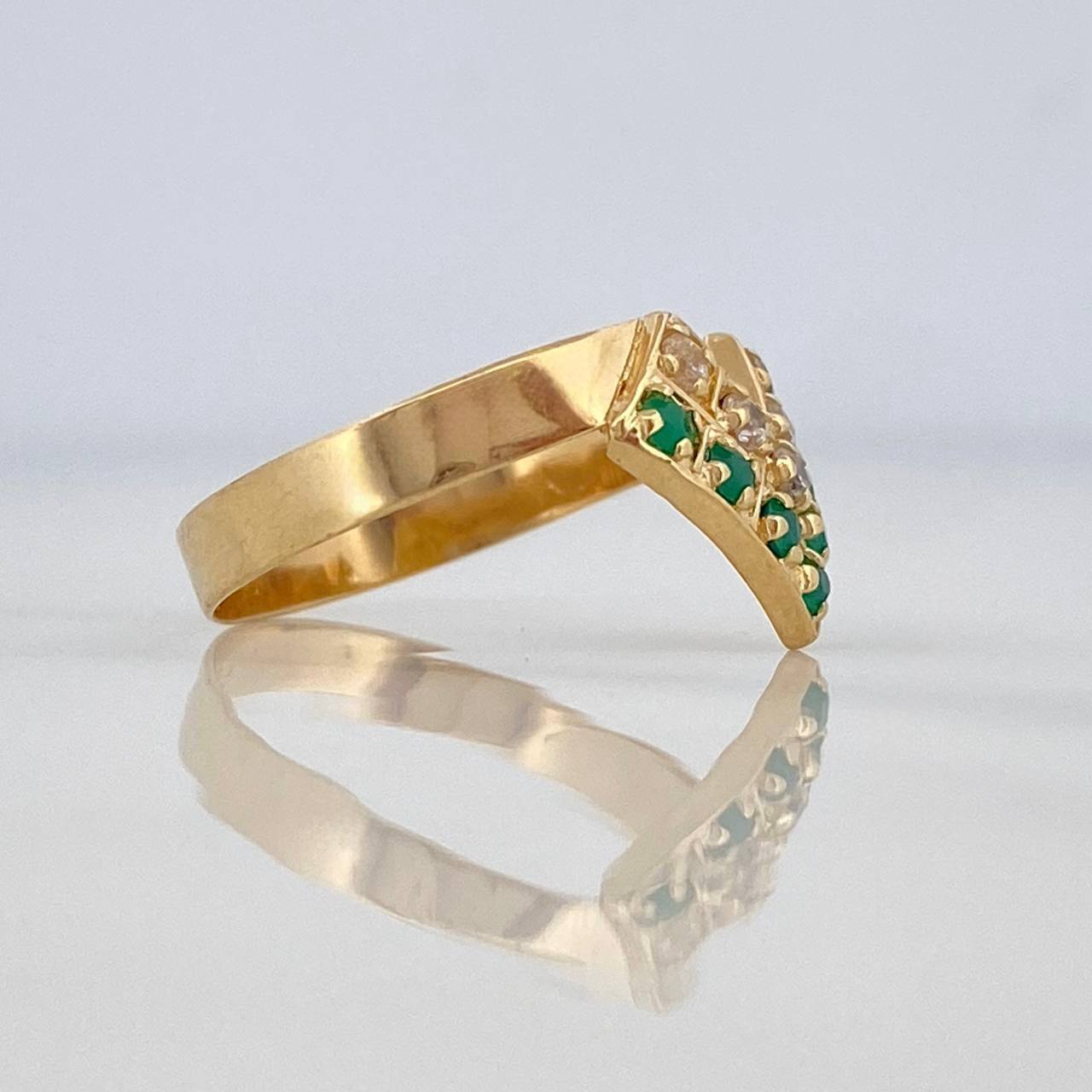 Anillo Forma De V 1.95 g / T7 3/4 Oro Amarillo 18K