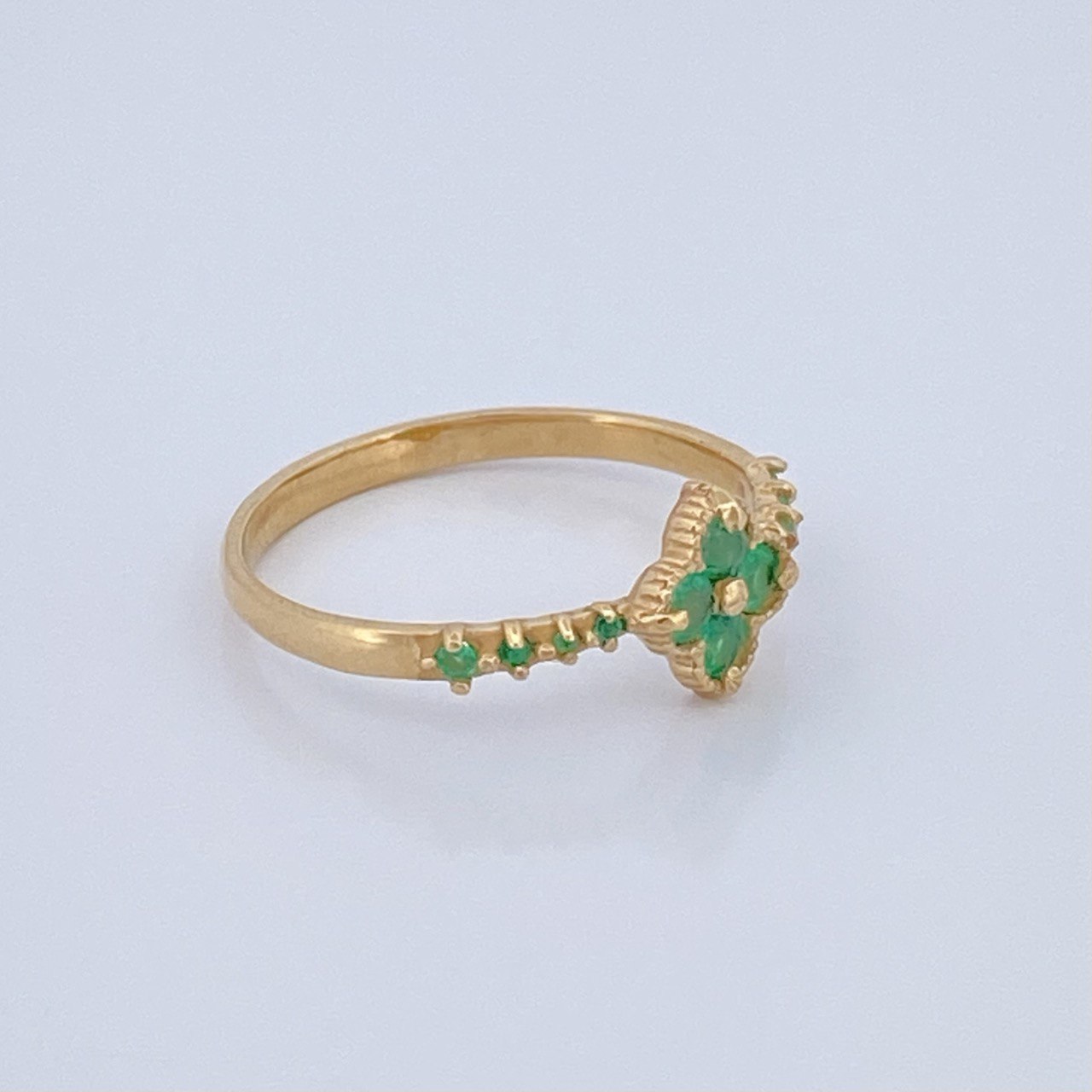 Anillo Trebol Tupido Esmeraldas 50pts 1.75gr / T7 / Oro Amarillo 18K &