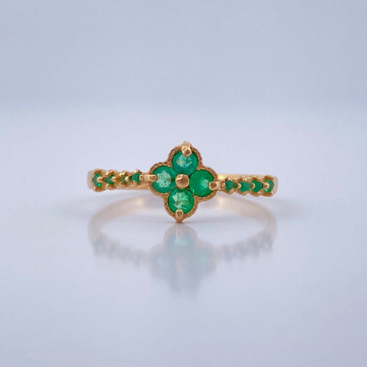 Anillo Trebol Tupido Esmeraldas 50pts 1.65gr / T6 1/4 / Oro Amarillo 18K &