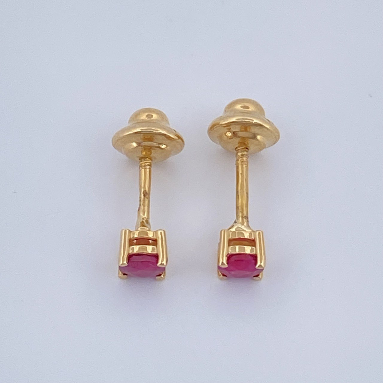Topos Bisel Rubies 28pts 0.7gr / Oro Amarillo 18K &
