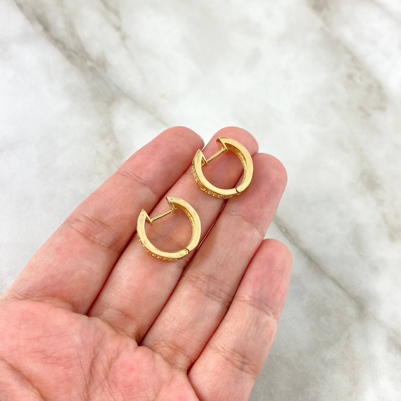 Hoop Earrings Screws 4.15g / 3/4 in 18K Yellow Gold