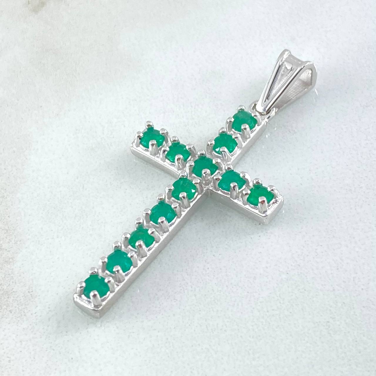 Dije Cruz Latina Esmeraldas 1.9 Qts 5.05gr / 4.2cm / Oro 18K