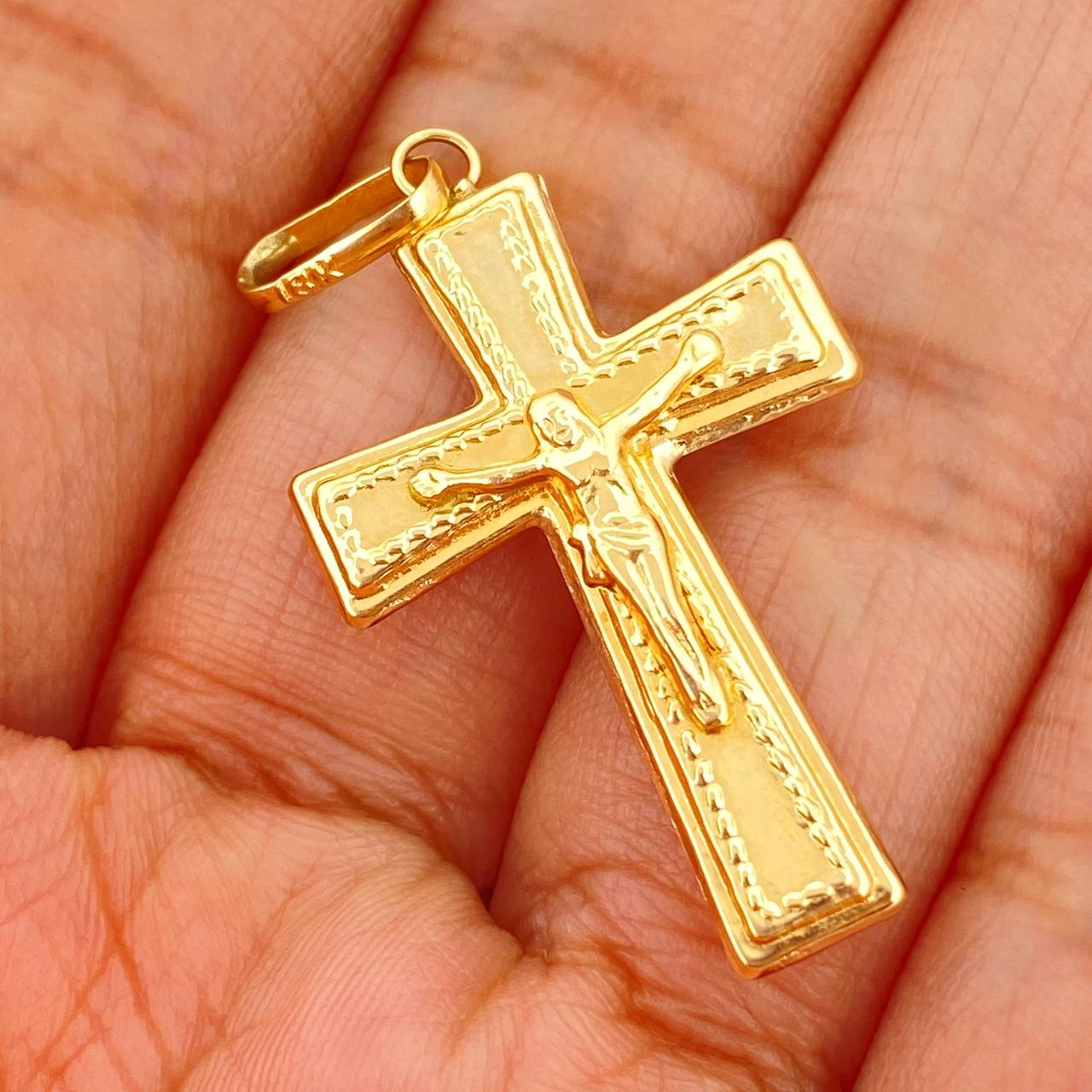 Pendant Cross Christ 2gr / 1 1/2 in / 18K Gold $