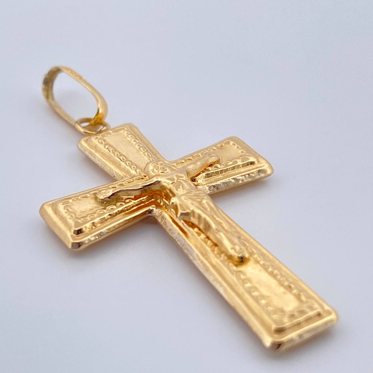 Pendant Cross Christ 2gr / 1 1/2 in / 18K Gold $