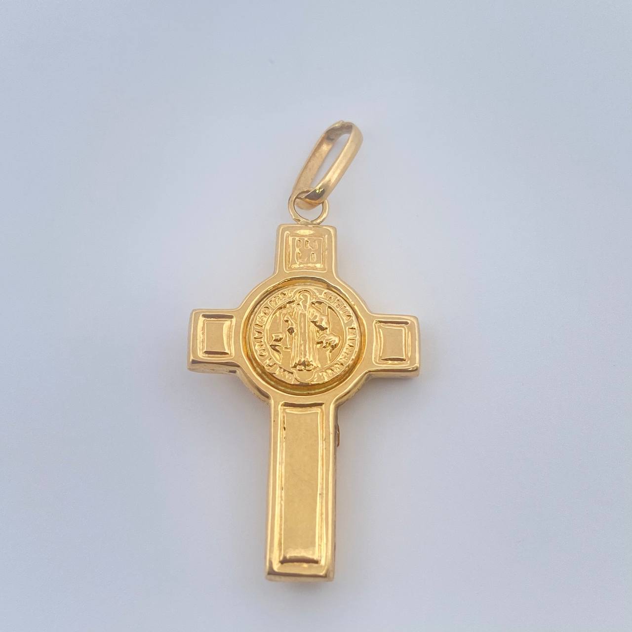 Dije Cruz Cristo 1.9gr / 1 1/4 in / Oro Amarillo 18K $