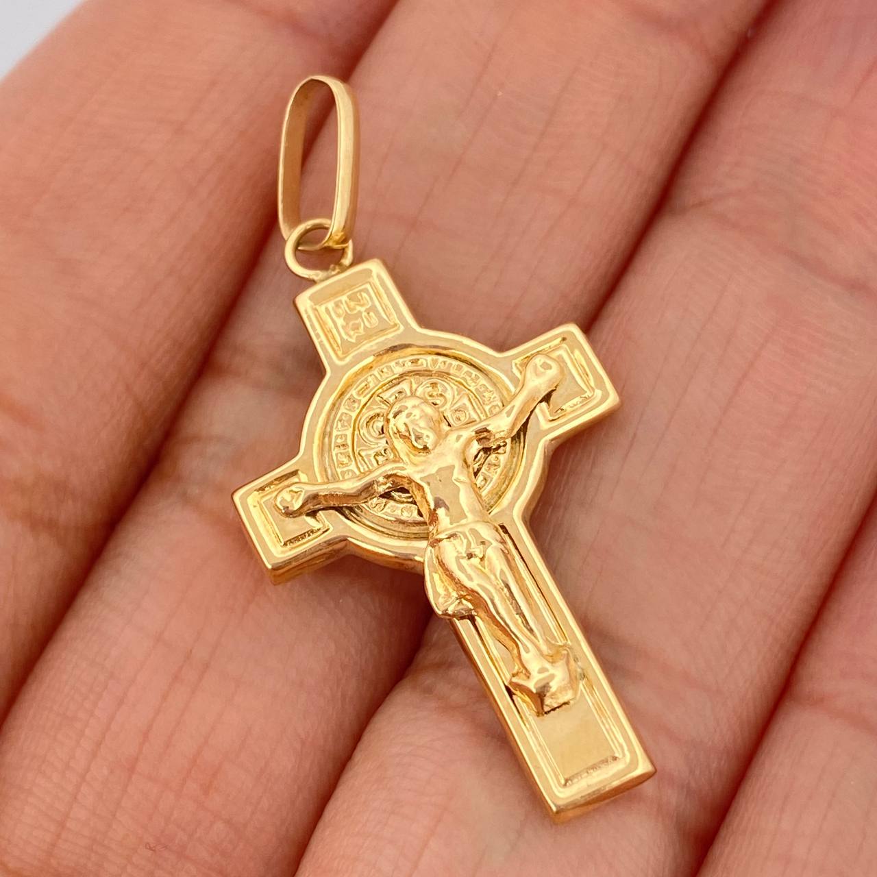 Dije Cruz Cristo 1.9gr / 1 1/4 in / Oro Amarillo 18K $