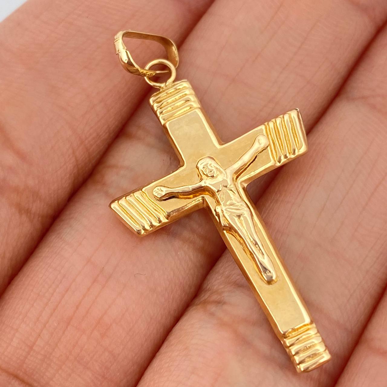 Pendant Cross Christ 1.5gr / 1.5in / 18K Gold $