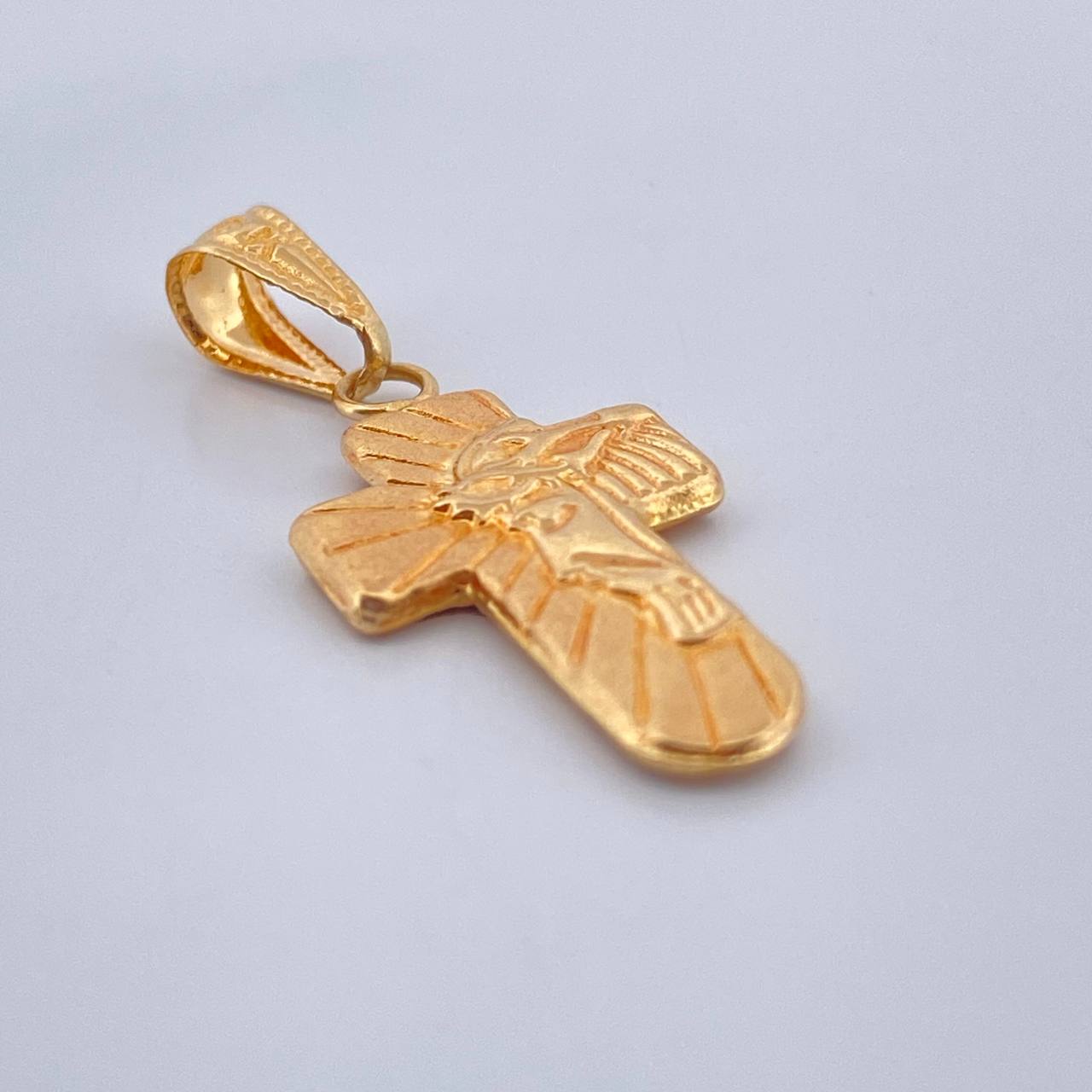 Dije Cruz Rostro Cristo 0.85gr / 3/4 in / Oro Amarillo 18K $