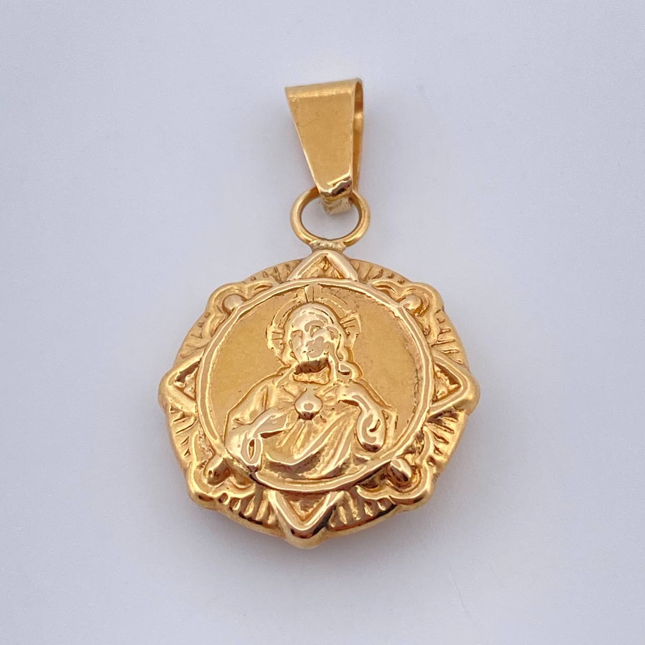 Sacred Heart Pendant 1.55gr / 0.8in / 18K Gold $
