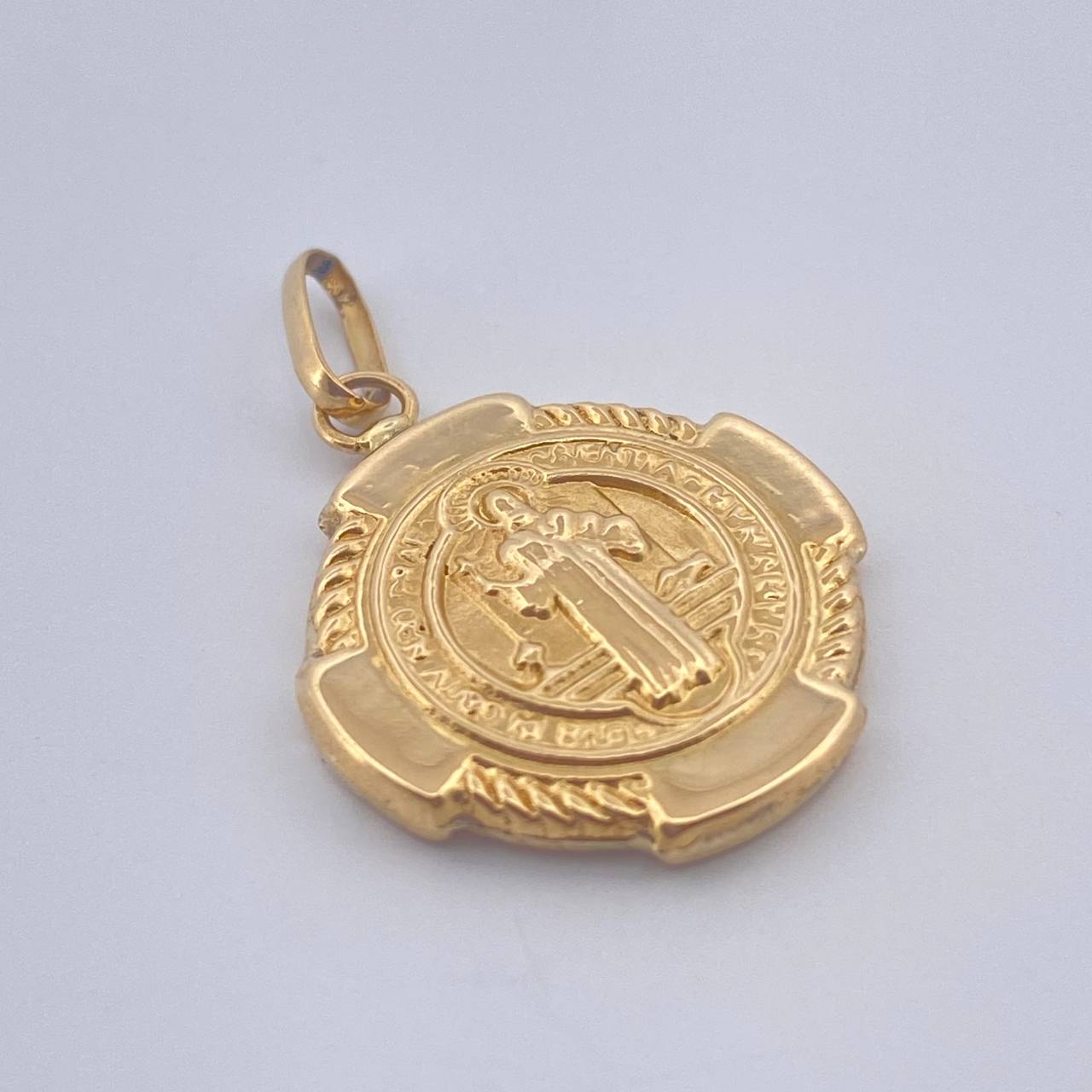 Dije San Benito 1.25gr / 3/4 in / Oro Amarillo 18K $