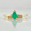 Emerald Raindrop Ring 18pts - Diamonds 6pts 1.5gr / Size 6 1/2 / 18K Gold