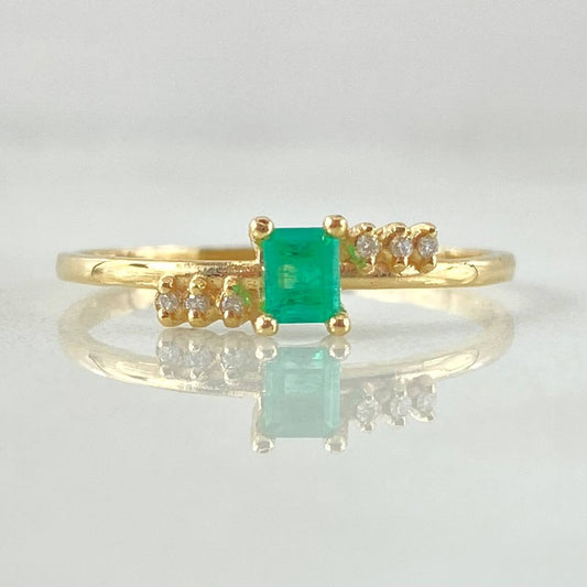 Emerald Split Frame Ring 18pts - Diamonds 6pts 1.35gr / Size 7 1/4 / 18K Gold