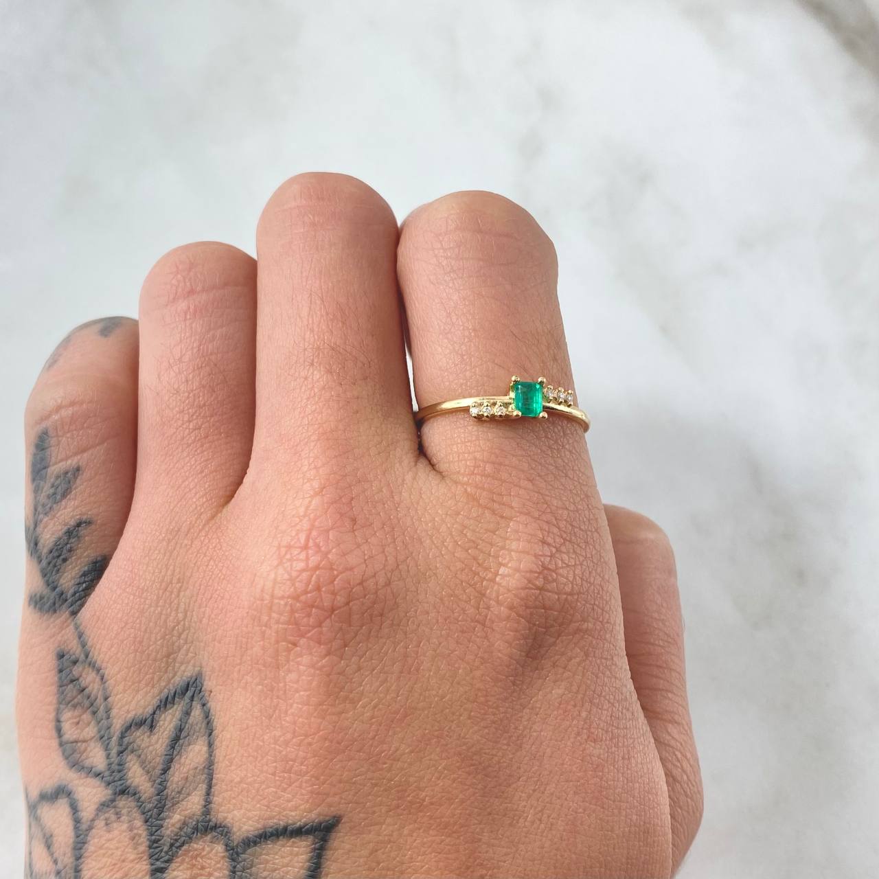 Emerald Split Frame Ring 18pts - Diamonds 6pts 1.35gr / Size 7 1/4 / 18K Gold