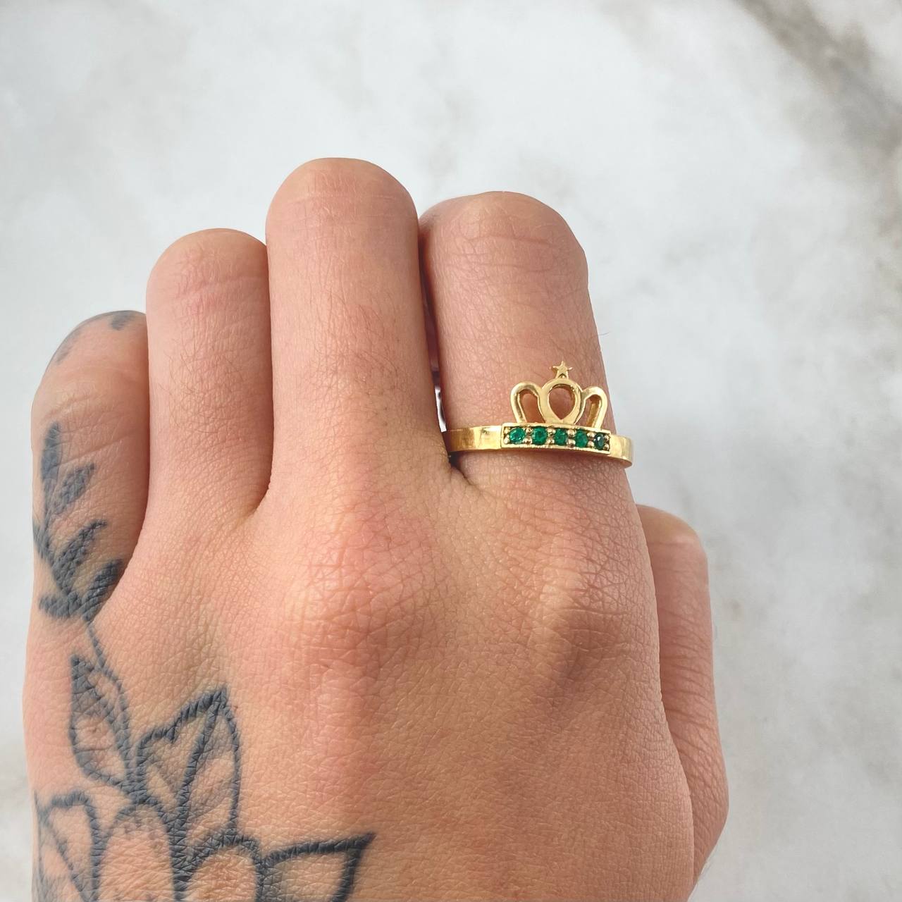 Royal Crown Ring Emeralds 25pts 3.85gr / Size 8 3/4 / 18K Gold