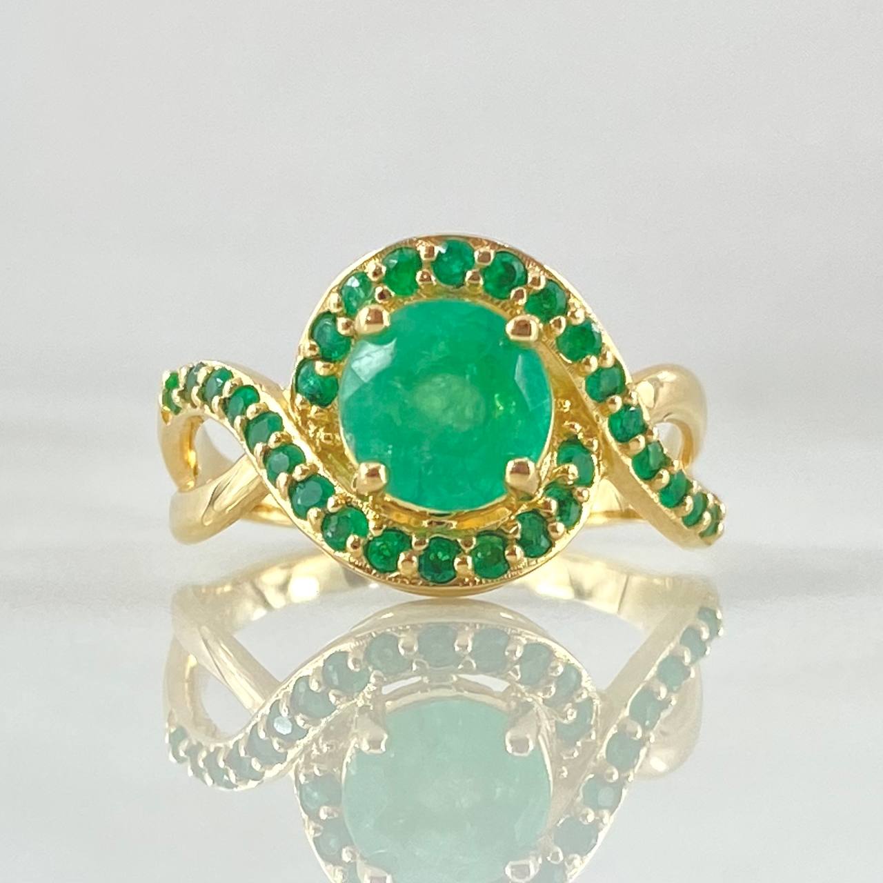 Triple Infinity Eye Ring Emeralds 1.80 Qts 4.4gr / Size 6 3/4 / 18K Gold