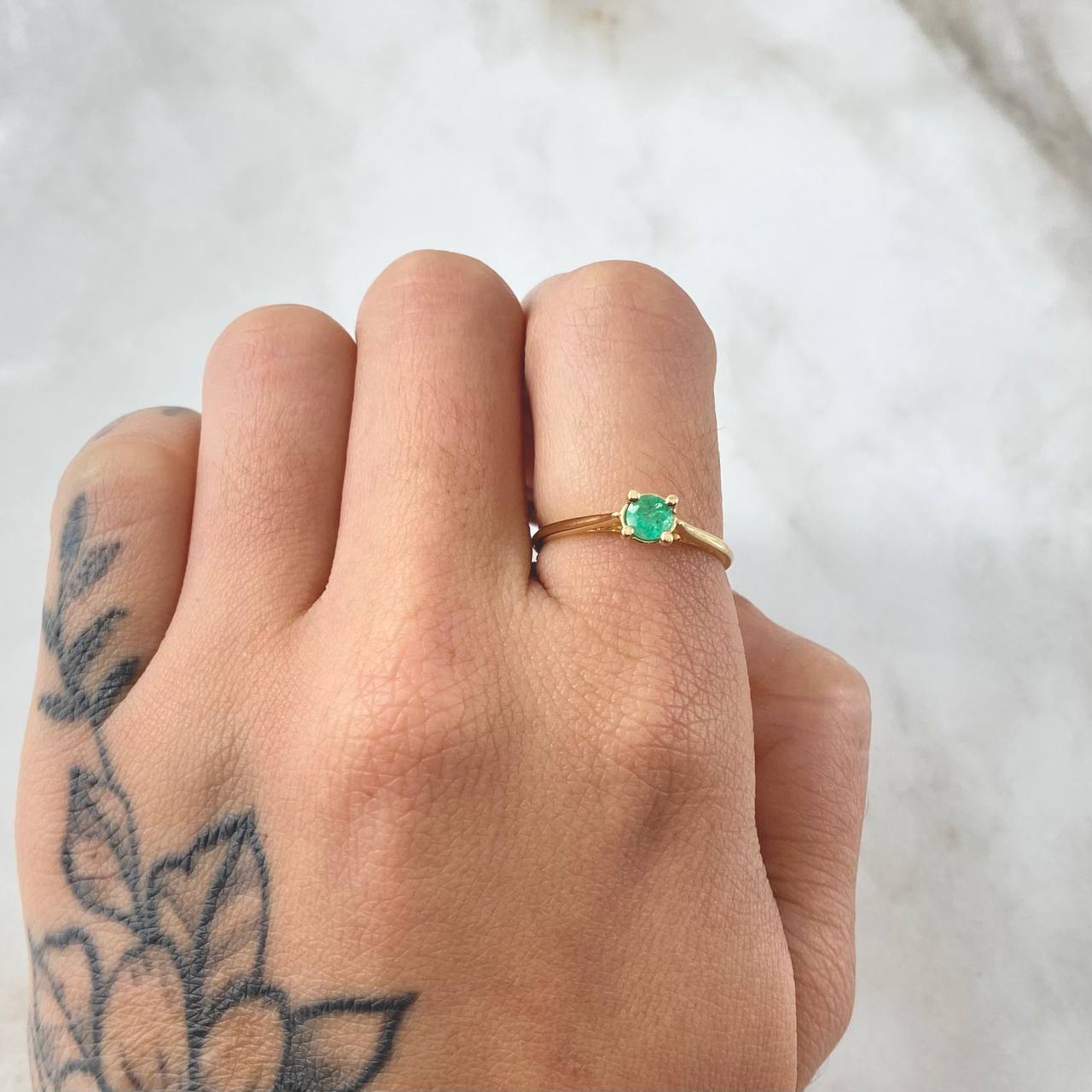 Baroque Bridge Ring Emerald 25pts 1.8gr / Size 6 / 18K Gold