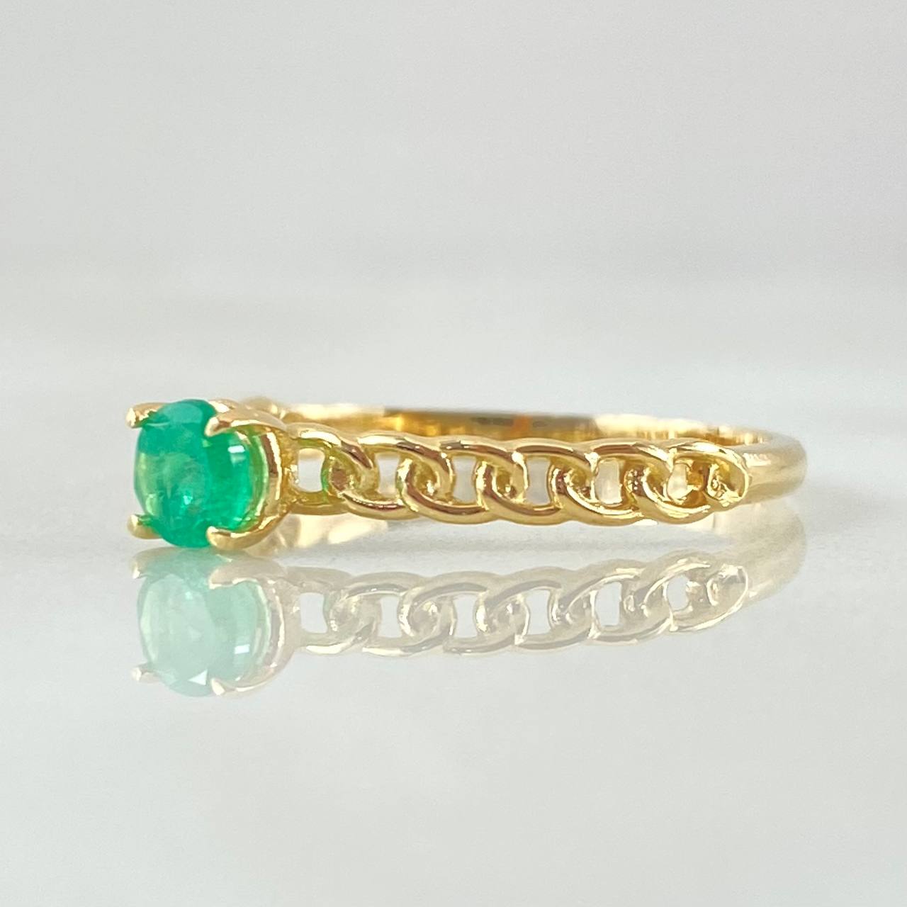 Cuban Solitaire Ring Emerald 26pts 1.5gr / Size 6 1/2 / 18K Gold