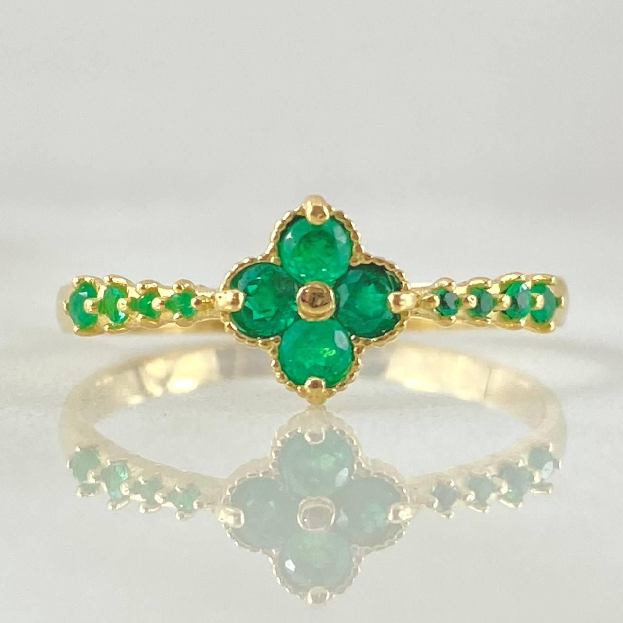 Florentine Flower Ring Emeralds 40pts 1.95gr / Size 8 / 18K Gold