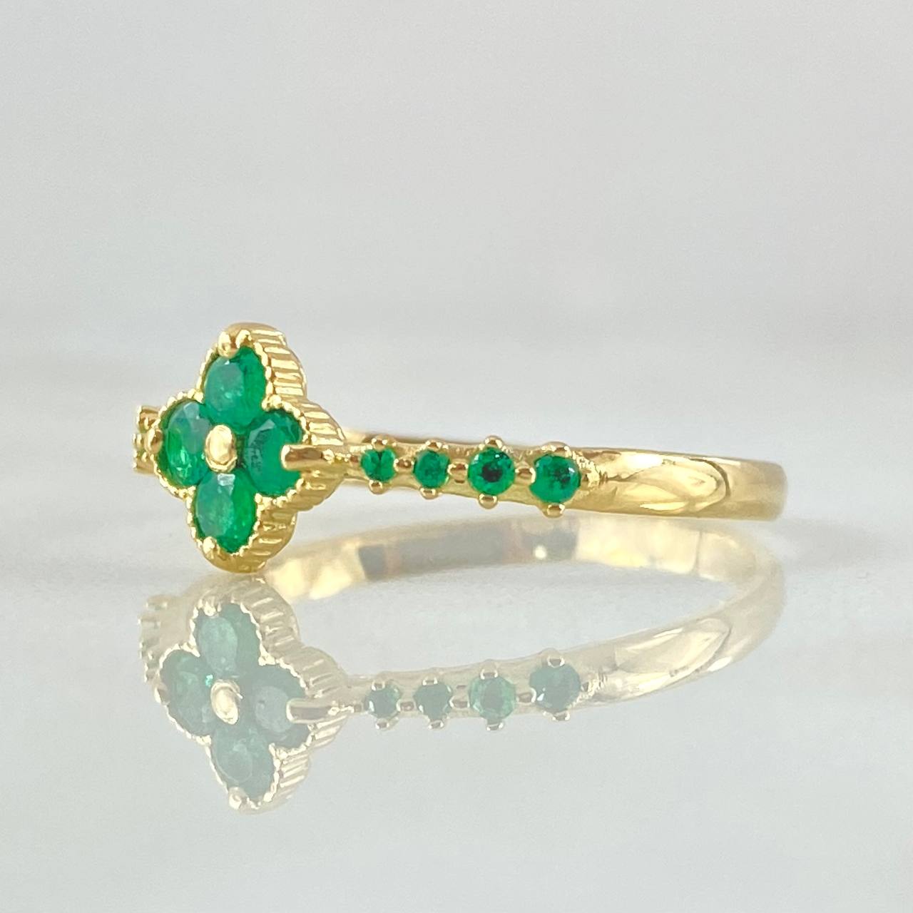 Florentine Flower Ring Emeralds 40pts 1.95gr / Size 8 / 18K Gold