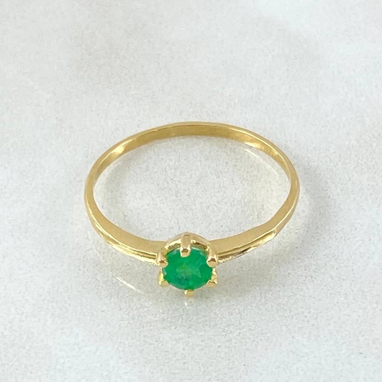 Scepter Ring Six-Prong Emerald 30pts 1.45gr / Size 6 3/4 / 18K Gold