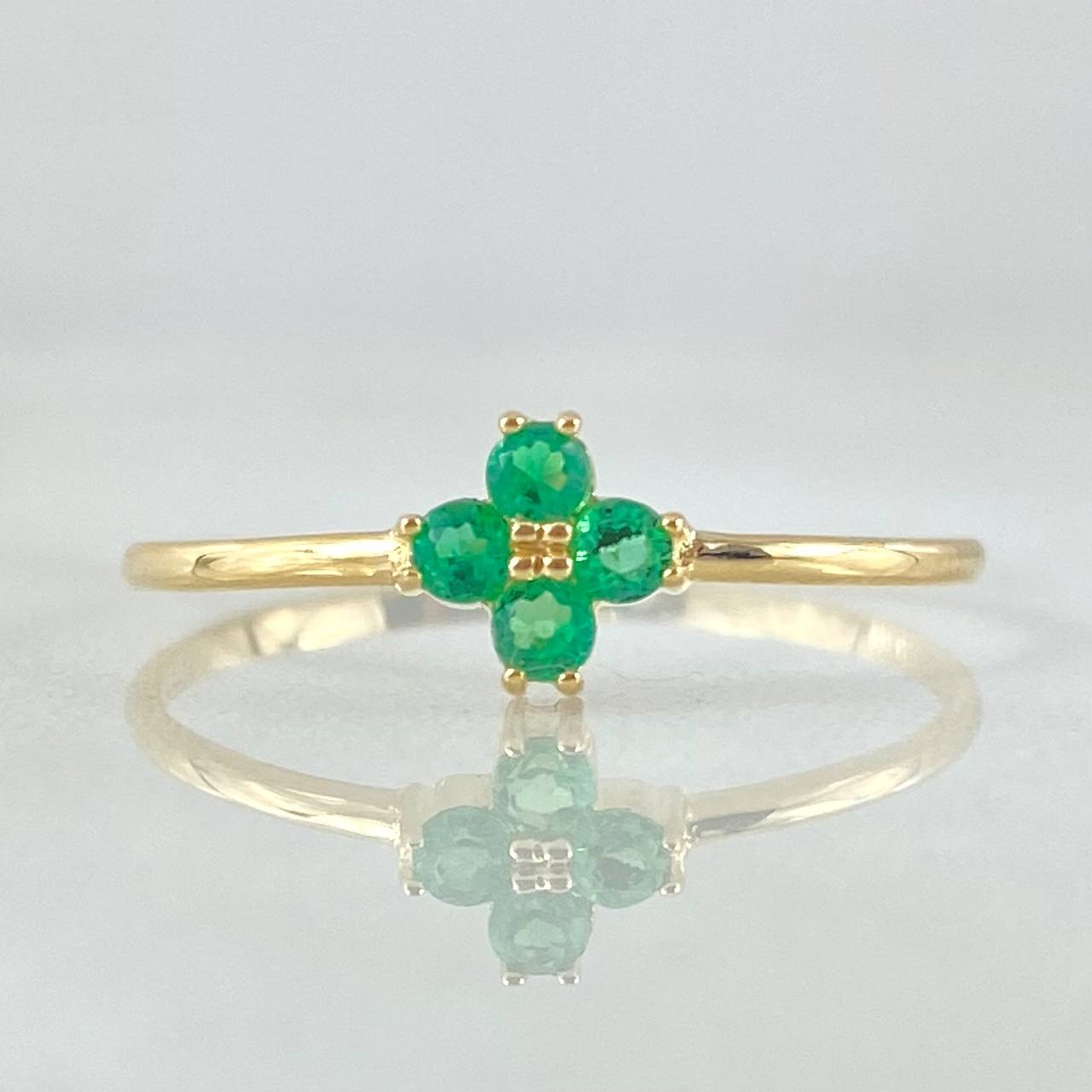 Floral Emerald Ring 13pts 0.95gr / Size 7 1/4 / 18K Gold