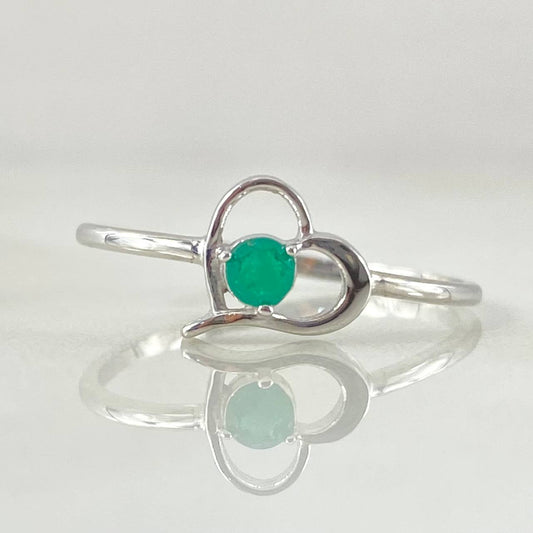Empty Heart Emerald Ring 12pts 1.3gr / Size 6 1/2 / 18K White Gold ©