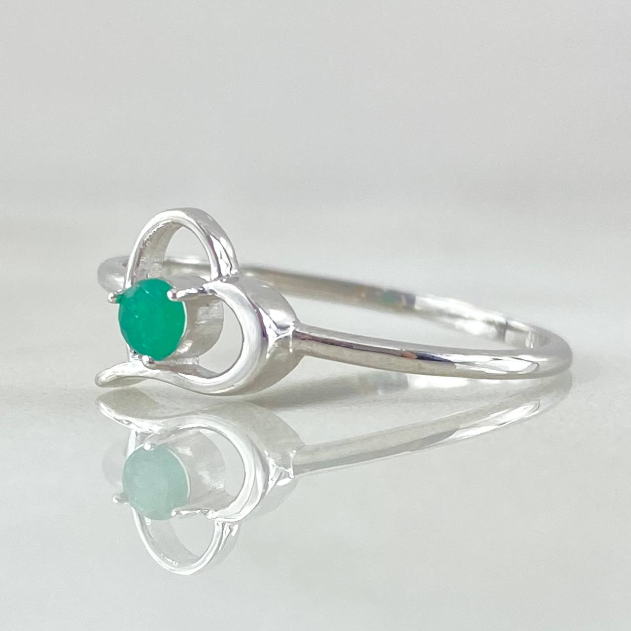 Anillo Corazón Vacío Esmeralda 12pts 1.5gr / T7 1/2 / Oro 18K