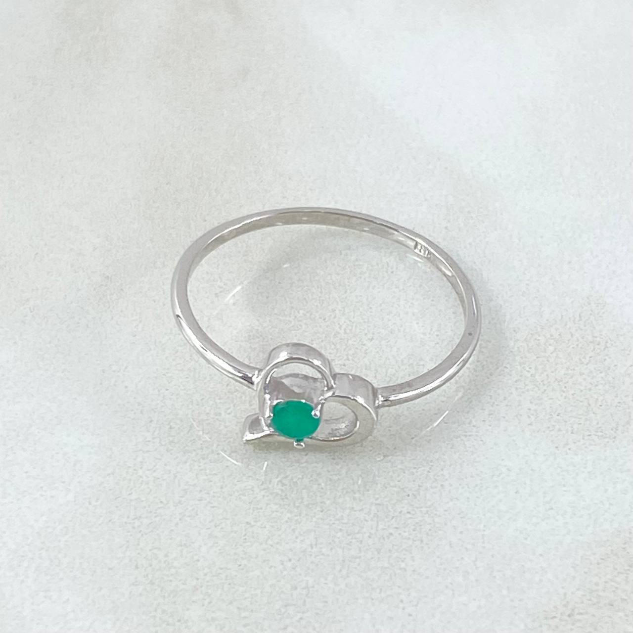 Empty Heart Emerald Ring 12pts 1.3gr / Size 6 1/2 / 18K White Gold ©