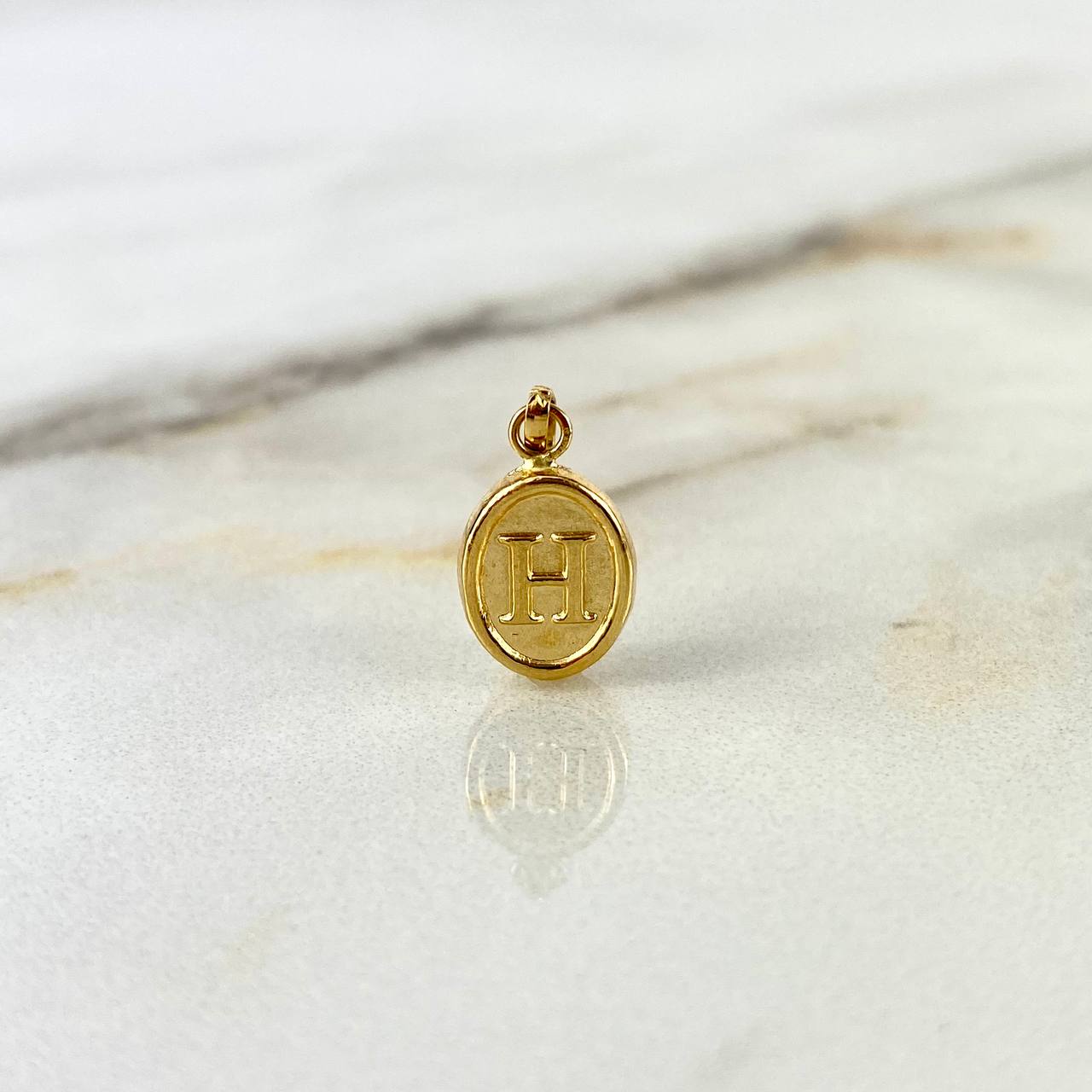 Pendant Letter H Oval 0.6gr / 1.8cm / Stamped Yellow Gold