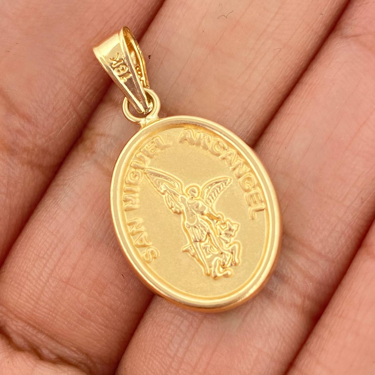 Dije San Miguel Arcángel 1.75gr / 1 1/4 in / Oro Amarillo 18K $