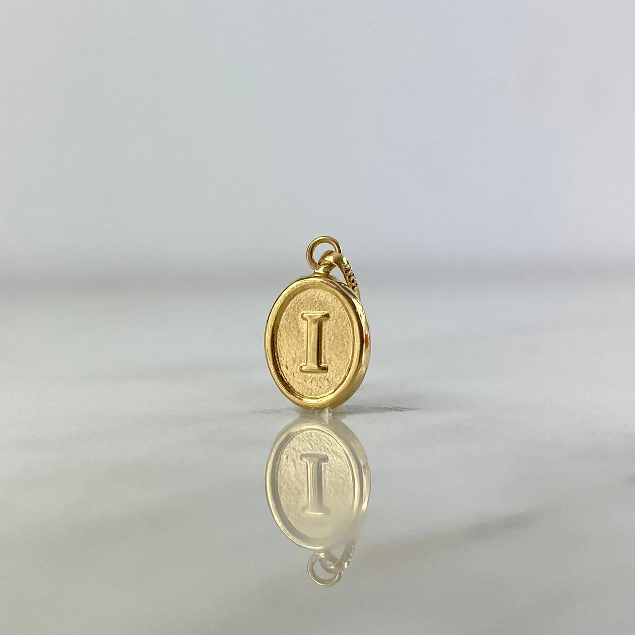 Pendant Oval Letter I 0.4gr / 1.8cm / Stamped Yellow Gold