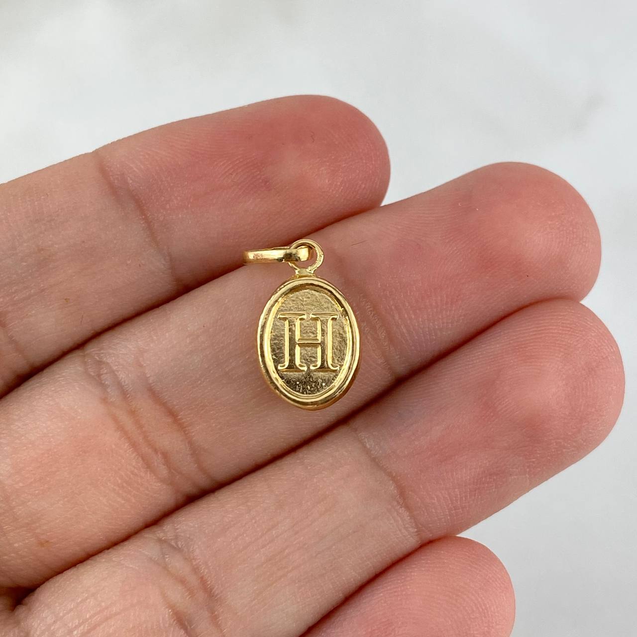 Pendant Letter H Oval 0.6gr / 1.8cm / Stamped Yellow Gold