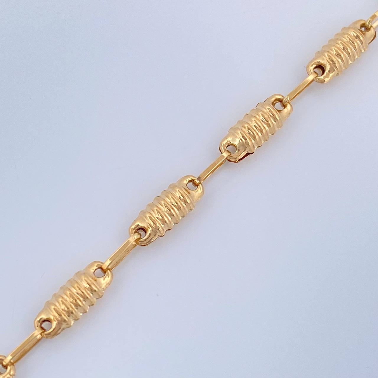 Pulso Rustico Barril Rayado 3.2gr / 8 1/4 in / 3.4mm Oro Amarillo 18K $