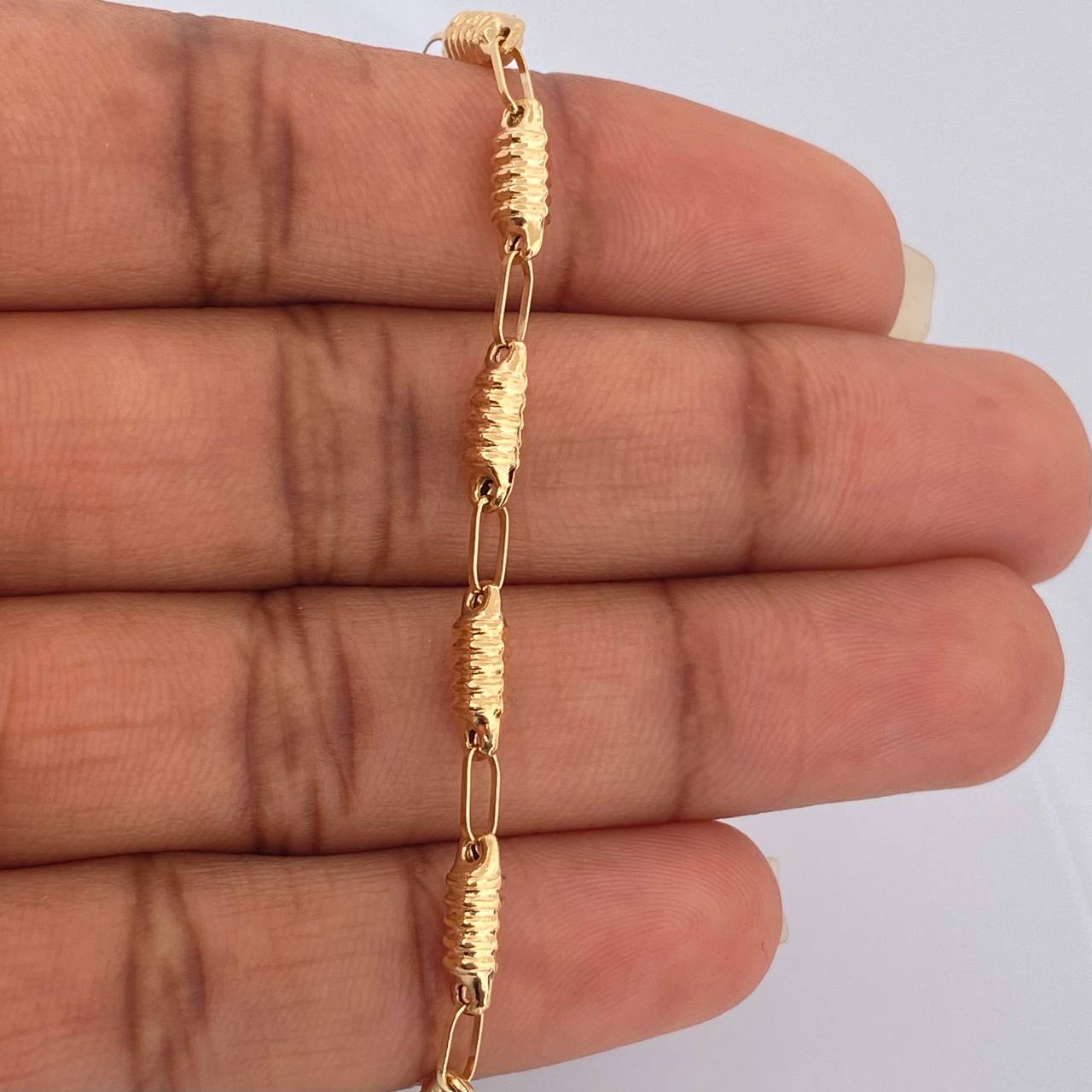 Pulso Rustico Barril Rayado 3.2gr / 8 1/4 in / 3.4mm Oro Amarillo 18K $