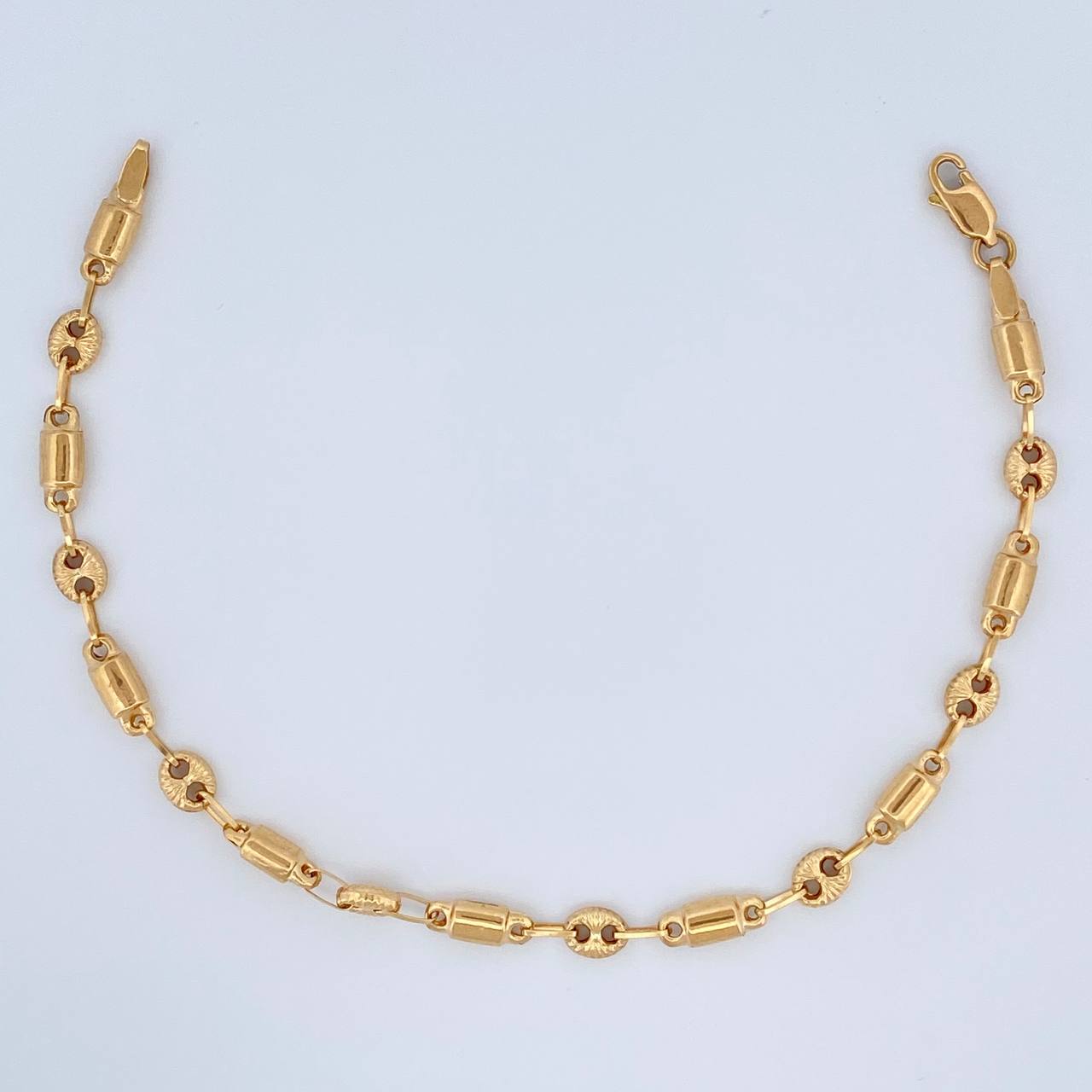 Pulso Rustico GC 3.55gr / 8 1/4 in / 4mm Oro Amarillo 18K $