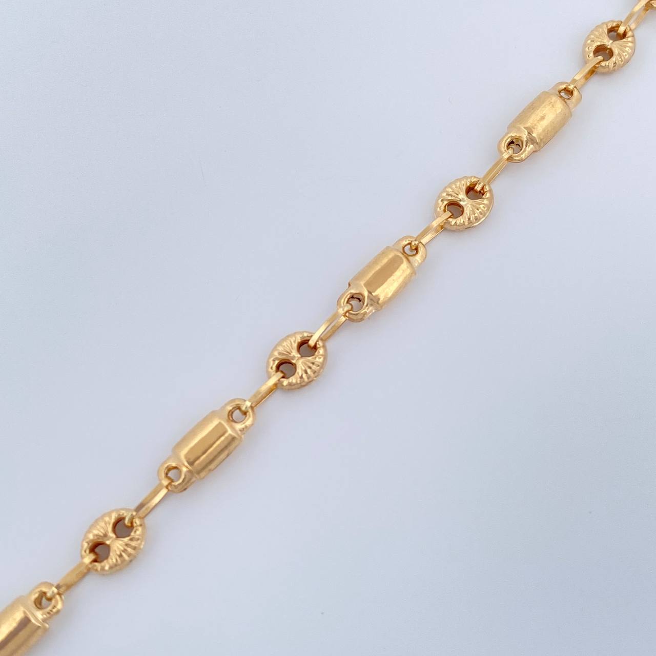 Pulso Rustico GC 3.55gr / 8 1/4 in / 4mm Oro Amarillo 18K $