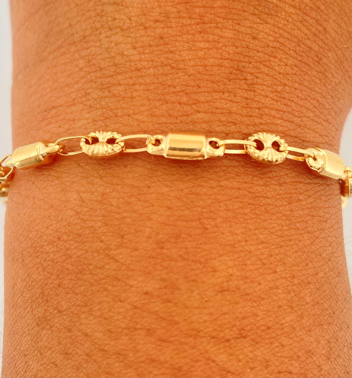 Pulso Rustico GC 3.55gr / 8 1/4 in / 4mm Oro Amarillo 18K $