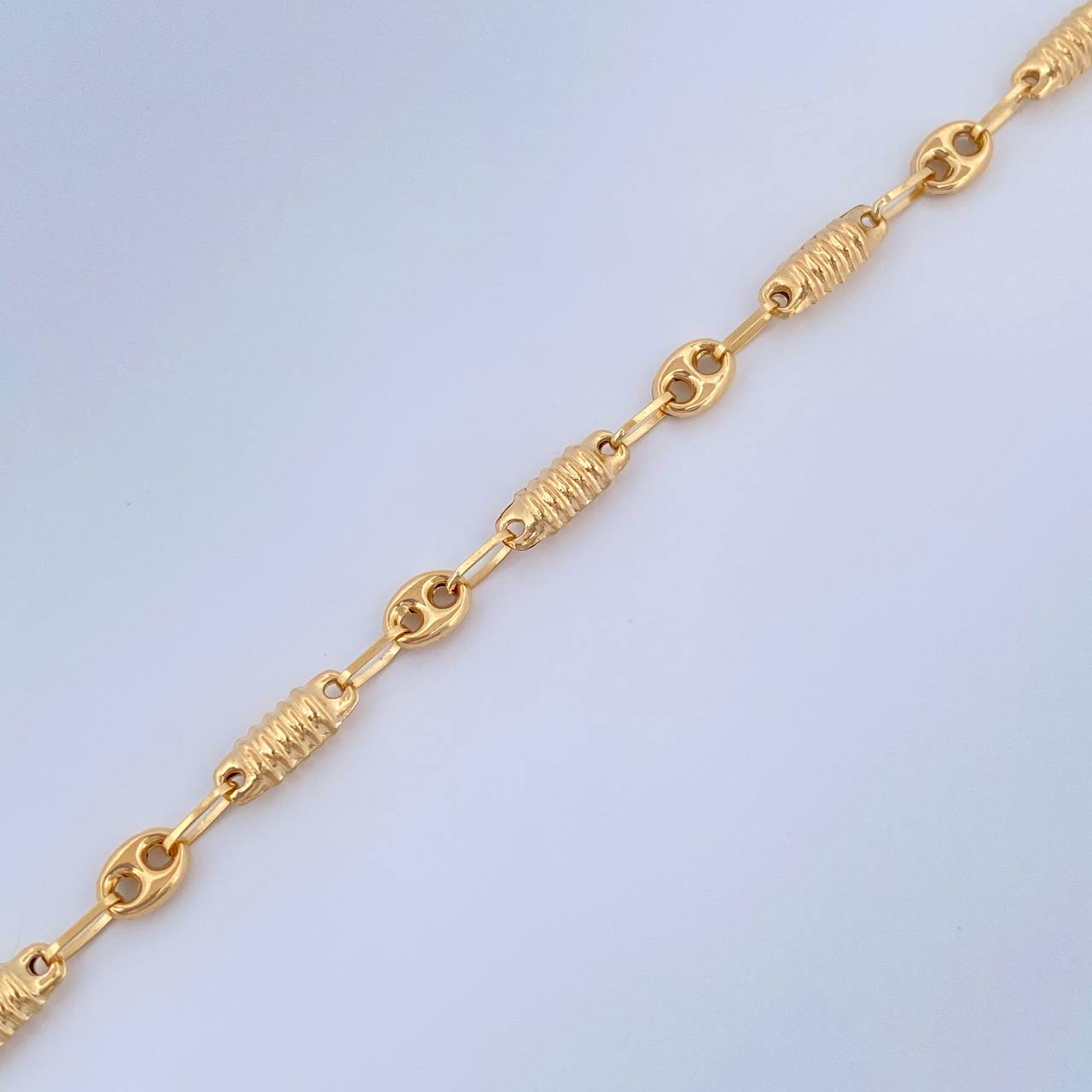 Pulso Rustico GC 3.25gr / 8 1/4 in / 4mm Oro Amarillo 18K $