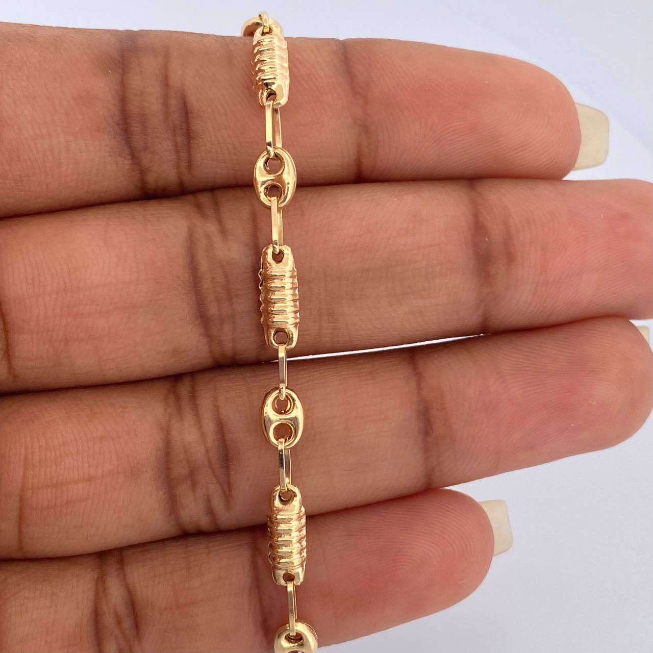 Pulso Rustico GC 3.25gr / 8 1/4 in / 4mm Oro Amarillo 18K $